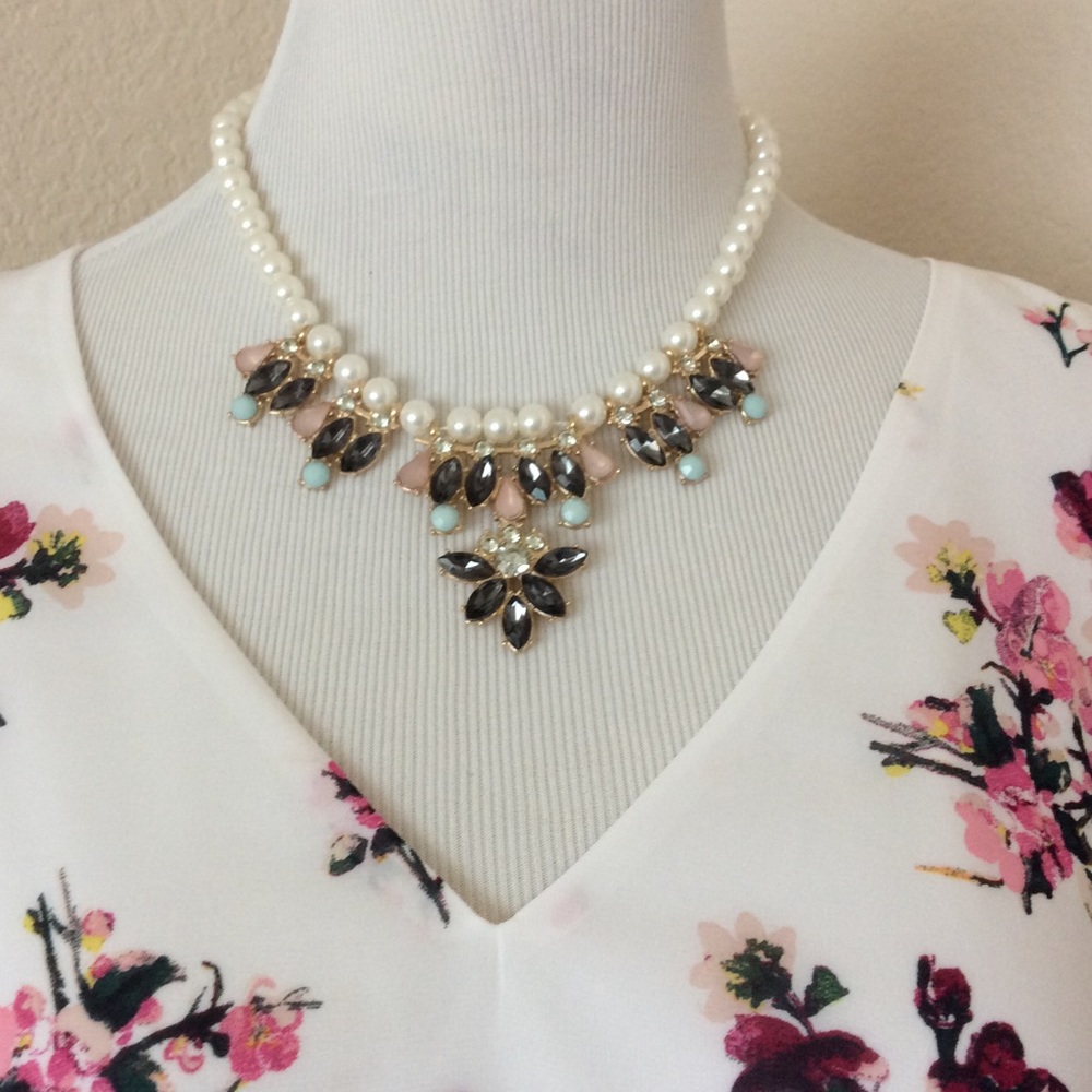 Pearls and crystals necklace adjustable length